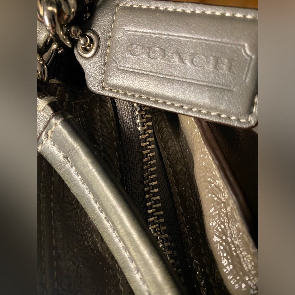 Coach Tribeca Madison - 14118. Gray Patent Leather. Size: OS - Picture 8 of 11